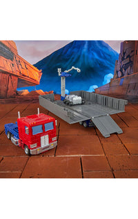 The Transformers: The Movie Generations Studio Series Commander Class Action Figure Optimus Prime 18 cm